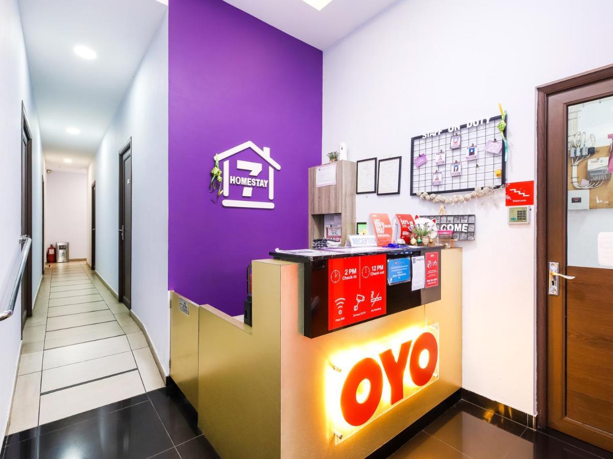 Oyo 980 7 Homestay Кучинг Экстерьер фото